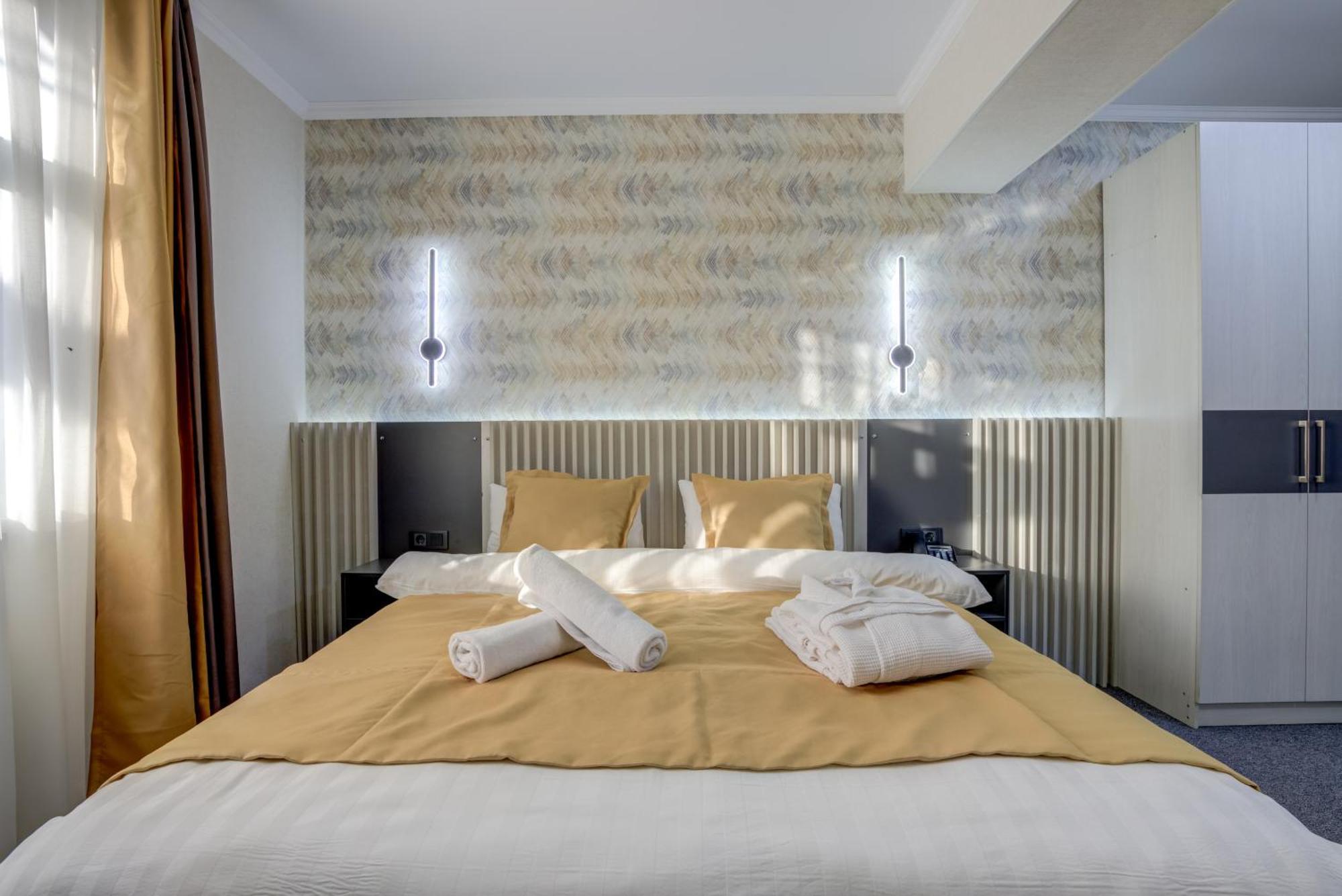 בישקק Viva Hotel מראה חיצוני תמונה