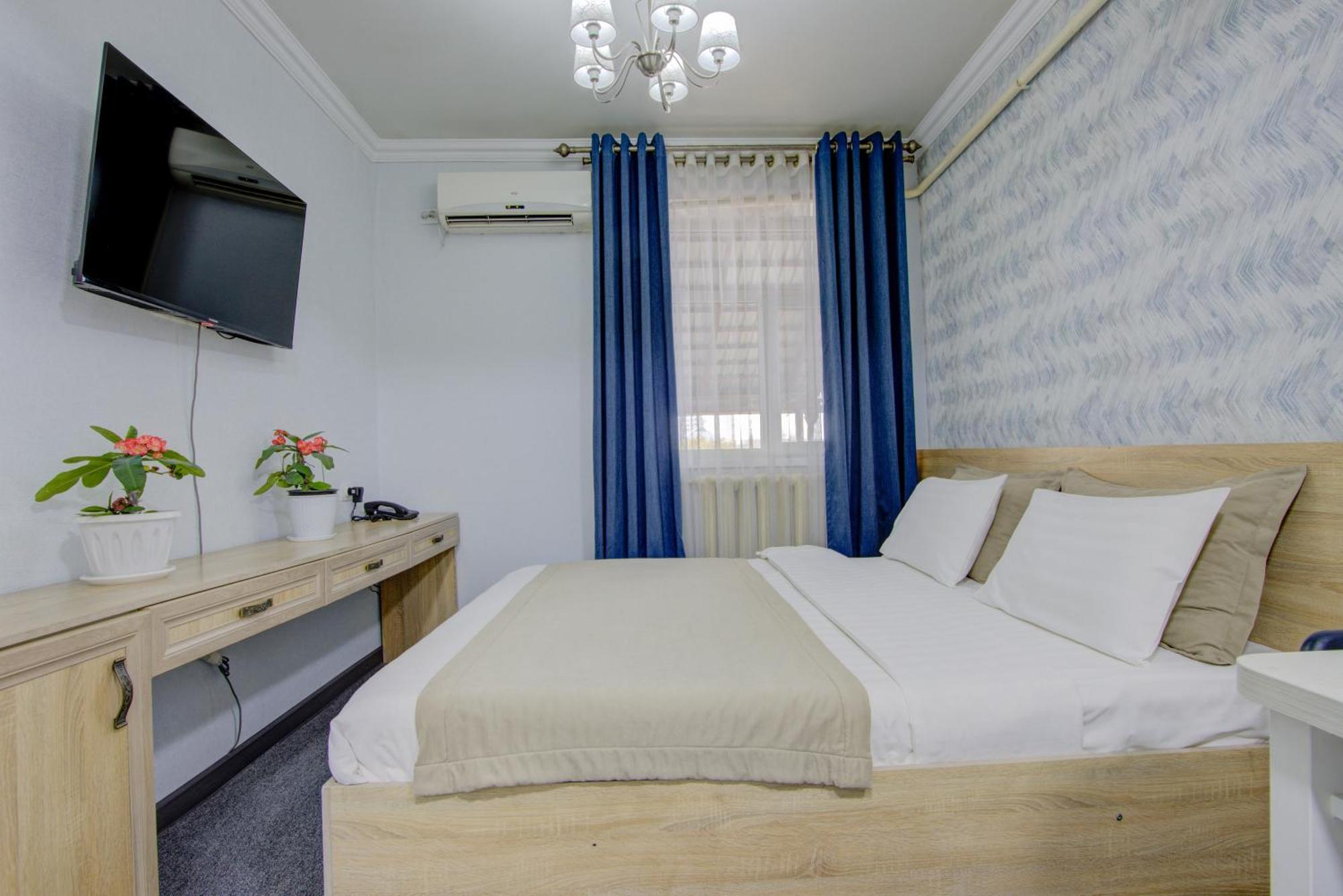 בישקק Viva Hotel מראה חיצוני תמונה